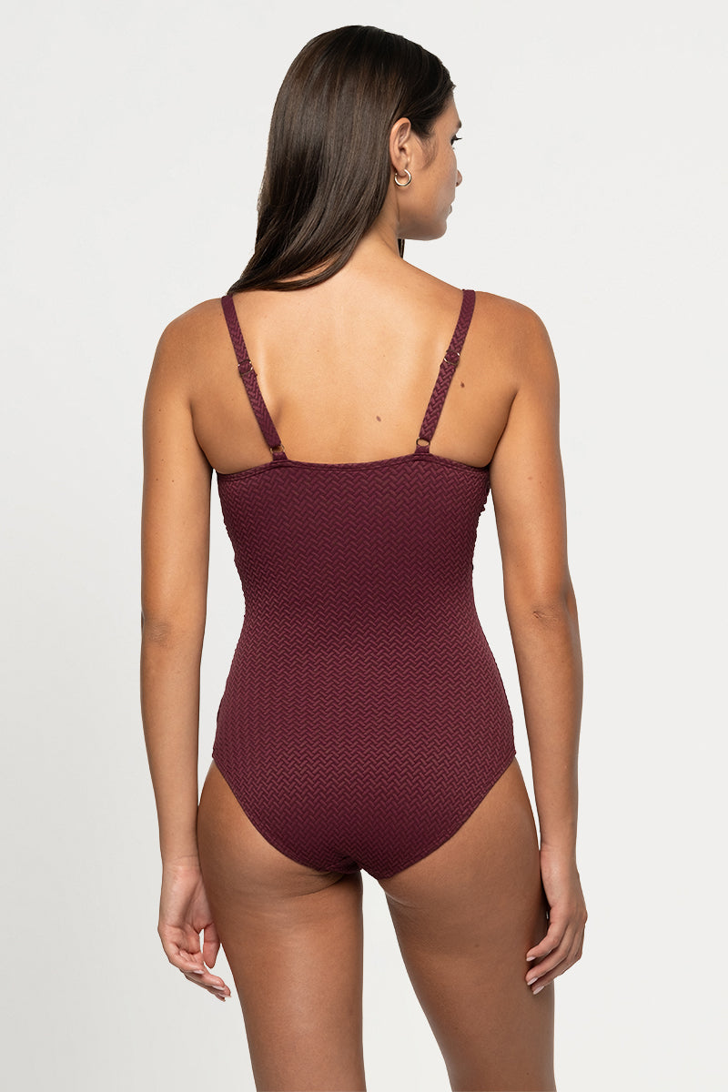 Saranya Amanda One Piece